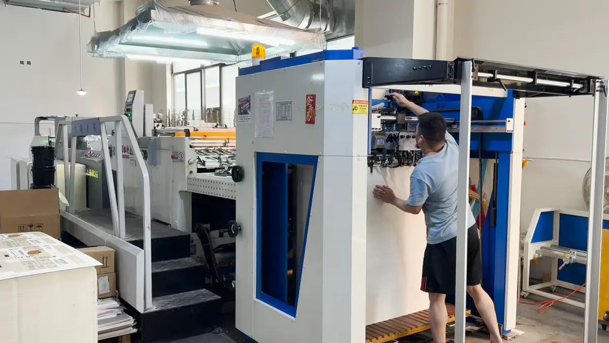 Automatic foil stamping machine for packaging finishing