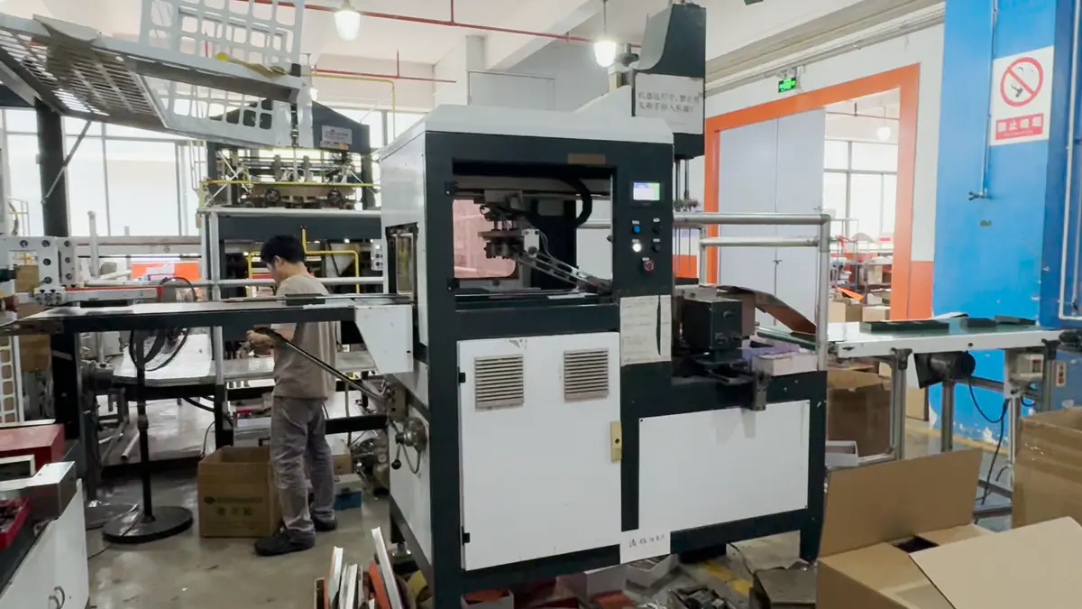 Rigid box insert assembly equipment for fitted packaging