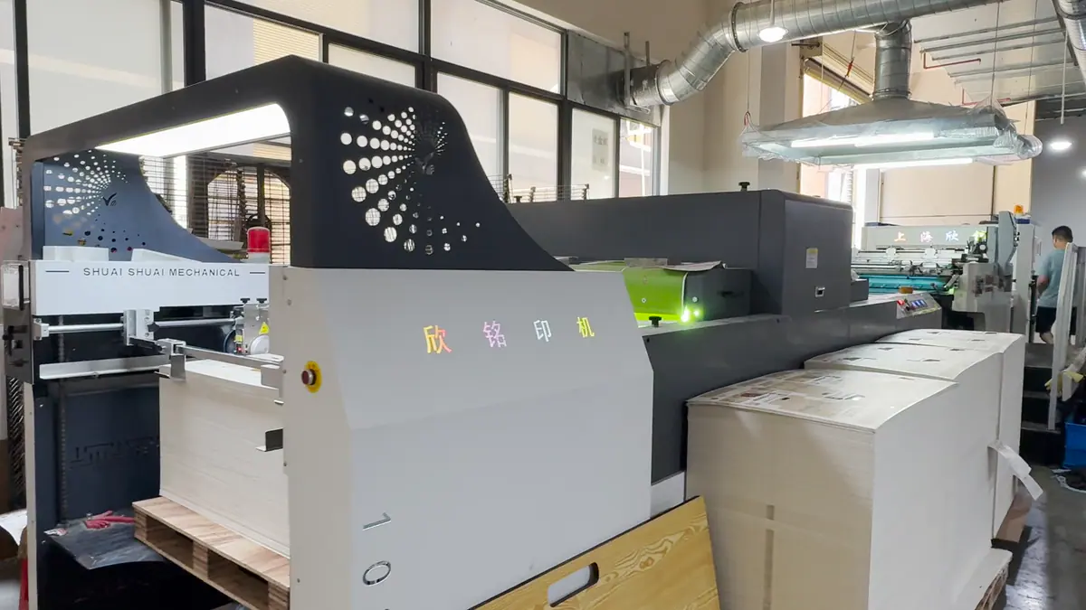 Screen UV printing equipment for paper packaging finishes