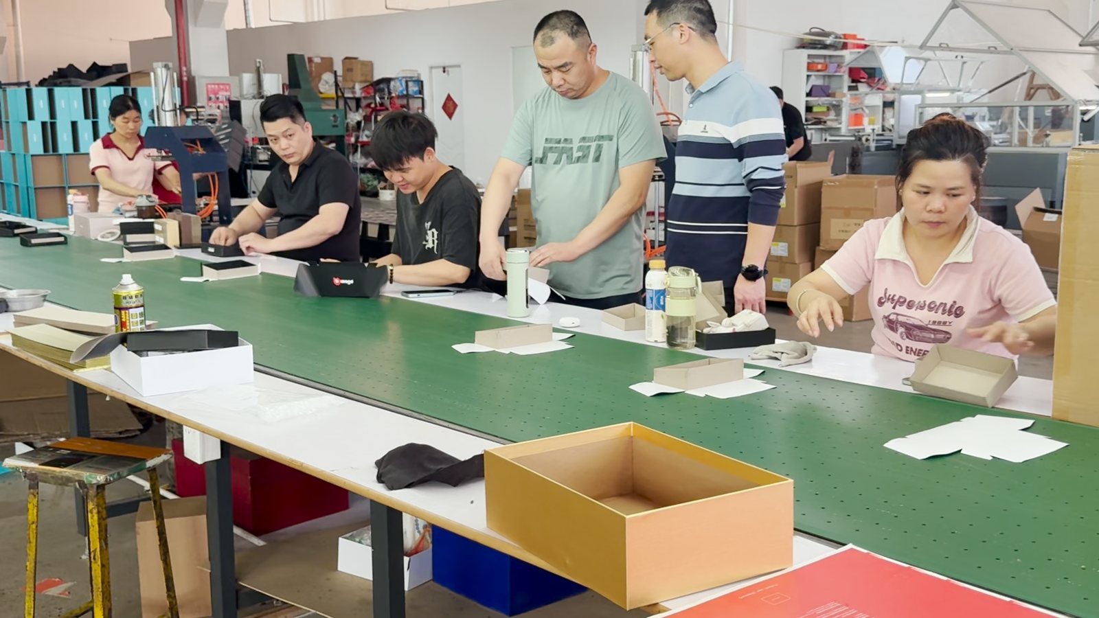 Manual box assembly